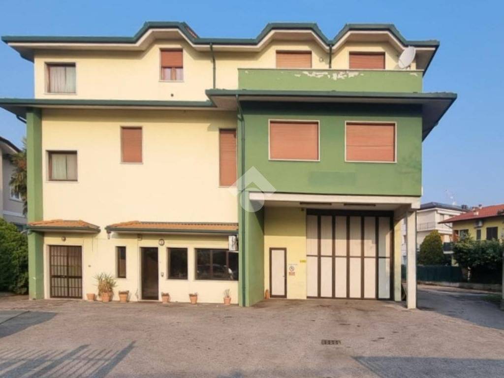 negozio in vendita a Castel Mella in zona Colorne