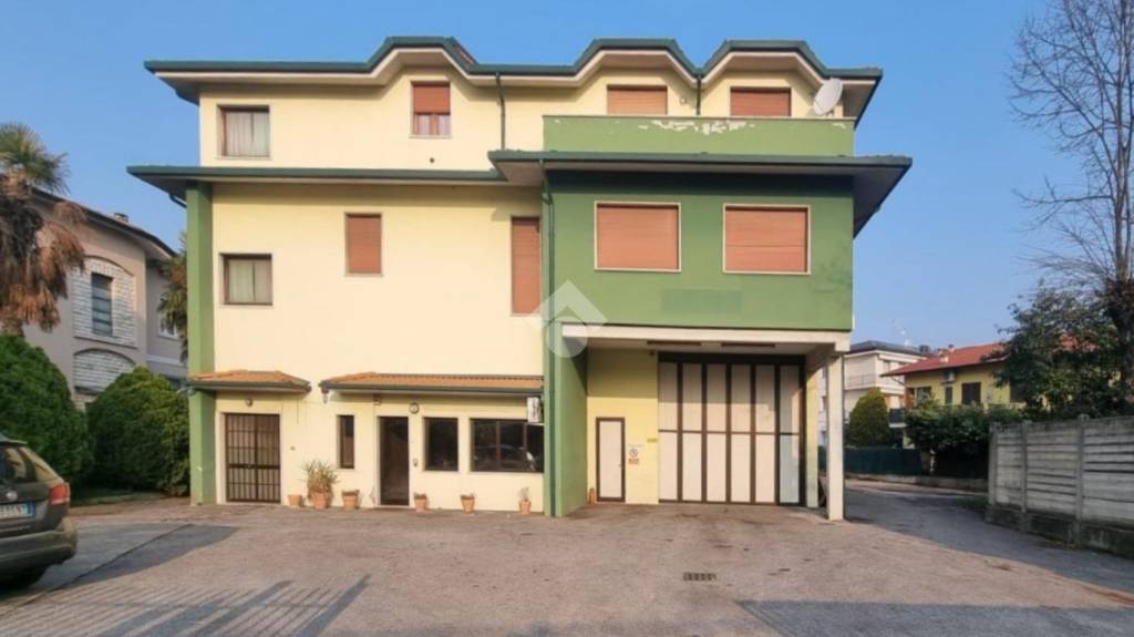 negozio in vendita a Castel Mella in zona Colorne