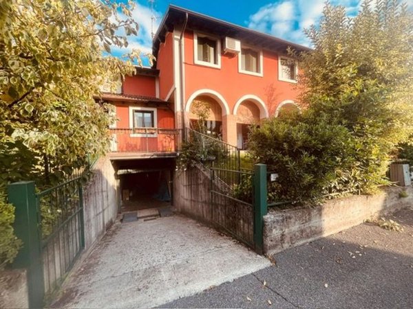 casa indipendente in vendita a Castel Mella in zona Onzato