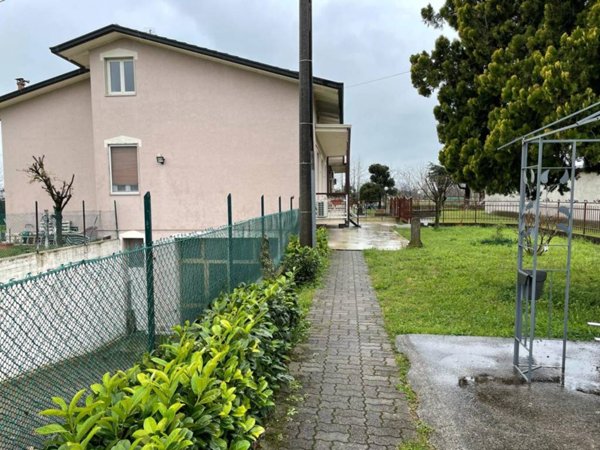 casa indipendente in vendita a Castenedolo in zona Capodimonte
