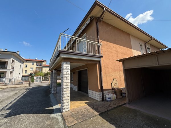 casa indipendente in vendita a Castenedolo