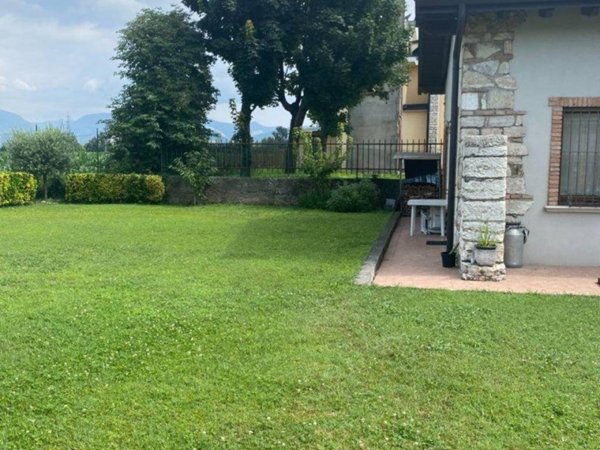 casa indipendente in vendita a Castenedolo in zona Macina
