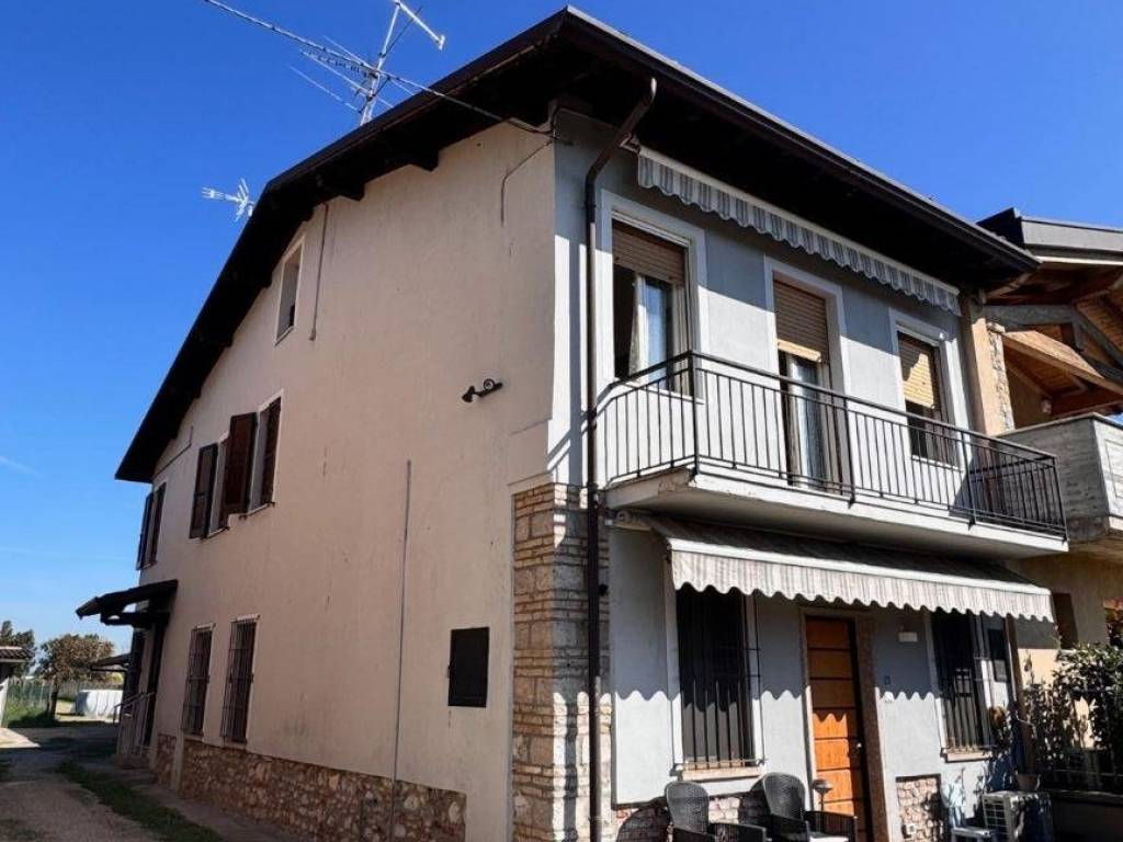 appartamento in vendita a Castenedolo in zona Macina