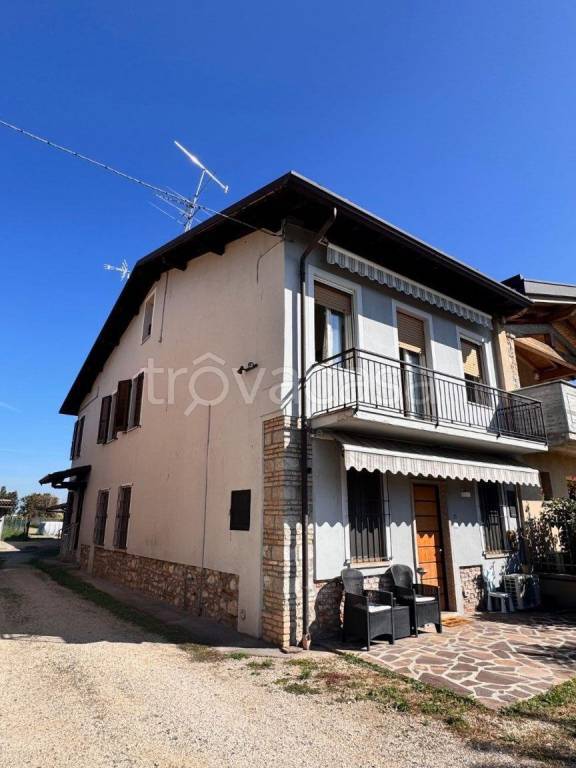 appartamento in vendita a Castenedolo in zona Macina