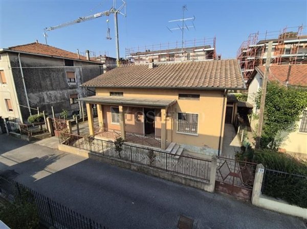 casa indipendente in vendita a Castenedolo