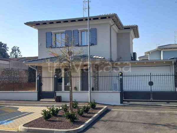 casa indipendente in vendita a Castenedolo in zona Rodenga-Santa Giustina