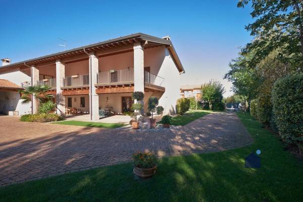 casa indipendente in vendita a Castenedolo in zona Rodenga-Santa Giustina