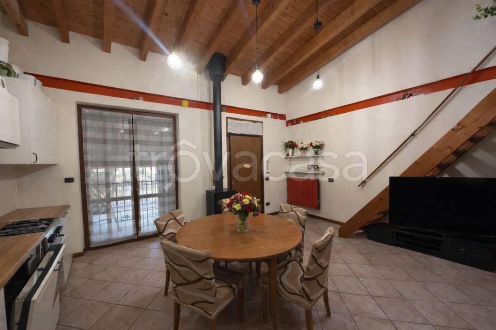 appartamento in vendita a Castenedolo in zona Macina