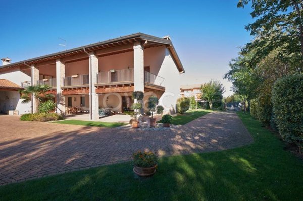 casa indipendente in vendita a Castenedolo in zona Rodenga-Santa Giustina