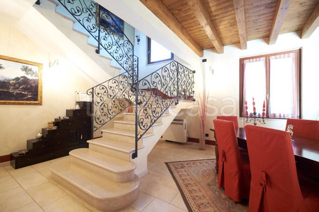 casa indipendente in vendita a Castenedolo in zona Rodenga-Santa Giustina