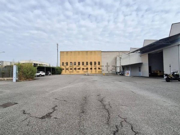 locale commerciale in vendita a Castenedolo in zona Bettole