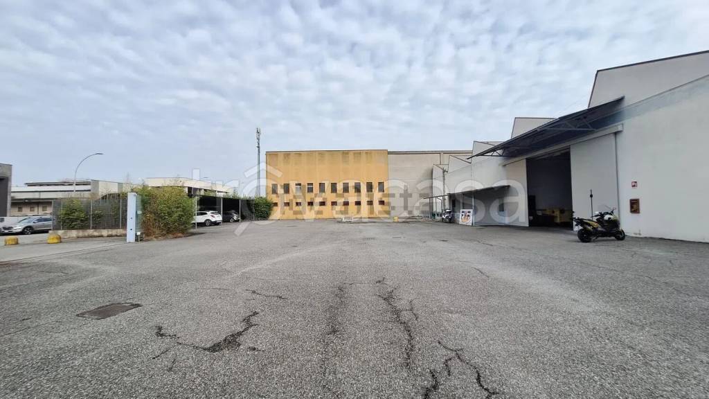 locale commerciale in vendita a Castenedolo in zona Capodimonte