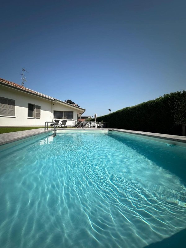 casa indipendente in vendita a Castenedolo in zona Rodenga-Santa Giustina