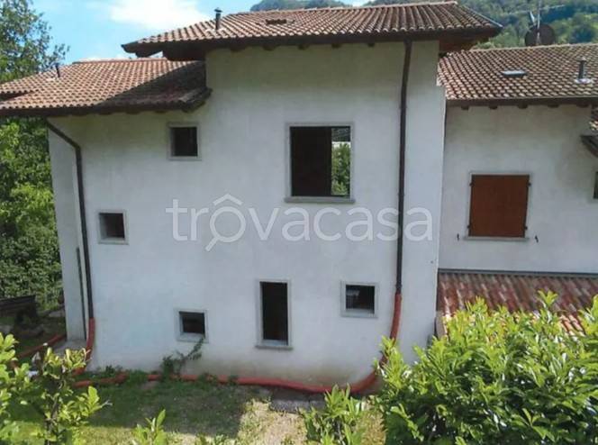 casa indipendente in vendita a Casto
