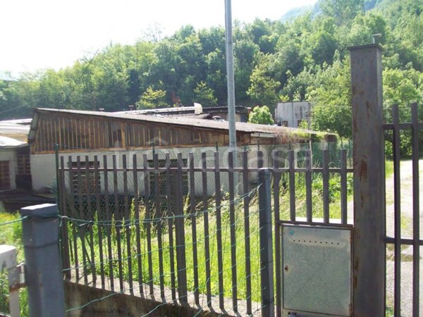 locale commerciale in vendita a Casto