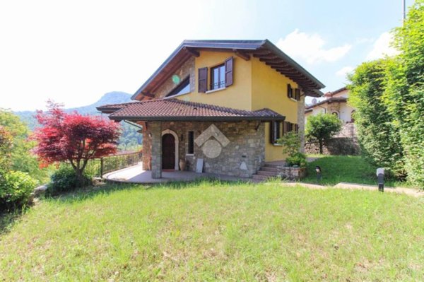 casa indipendente in vendita a Casto