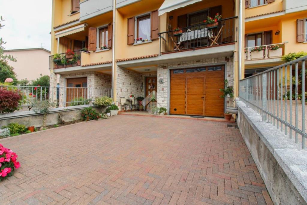 casa indipendente in vendita a Casto