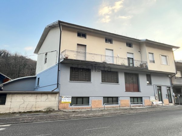 negozio in vendita a Casto