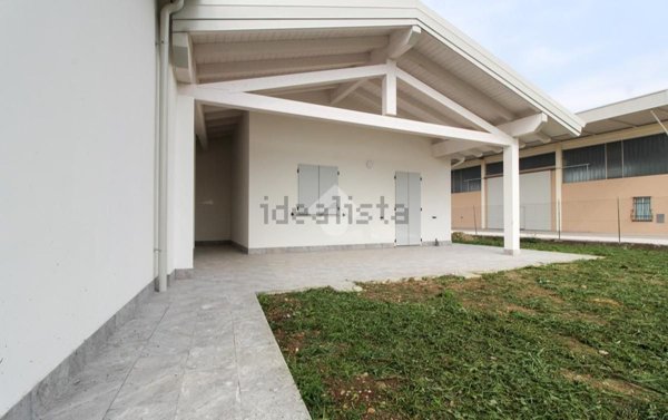 casa indipendente in vendita a Casto