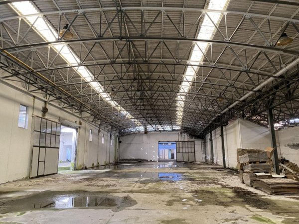 locale di sgombero in vendita a Casto