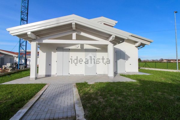 casa indipendente in vendita a Casto