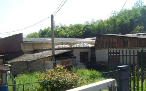 locale di sgombero in vendita a Casto