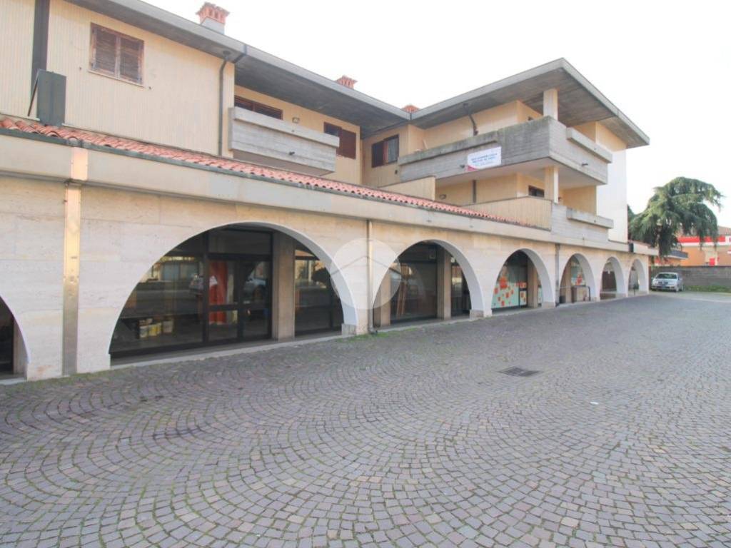 negozio in vendita a Castrezzato