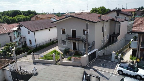 casa indipendente in vendita a Castrezzato