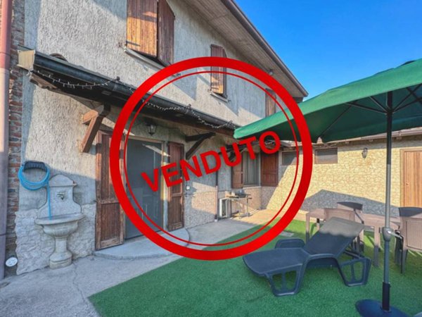 casa indipendente in vendita a Castrezzato in zona Campagna