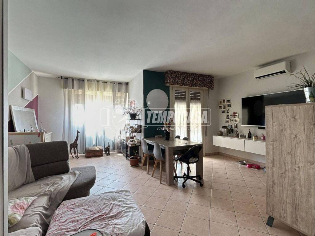 appartamento in vendita a Castrezzato in zona Bargnana