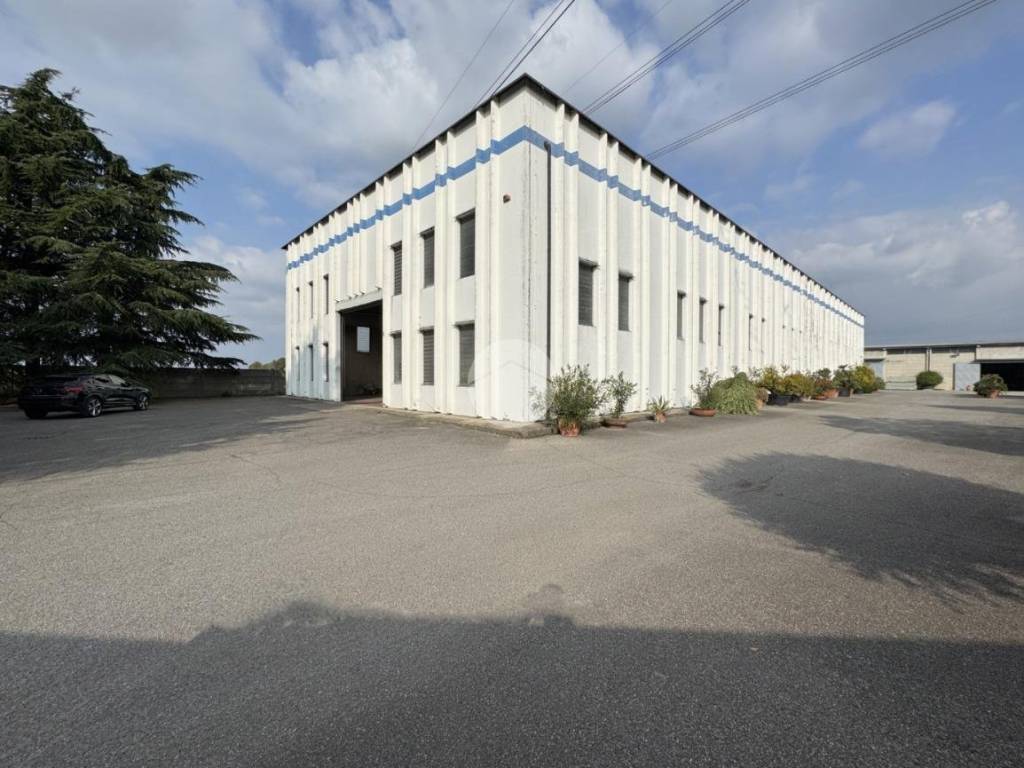 locale commerciale in vendita a Castrezzato