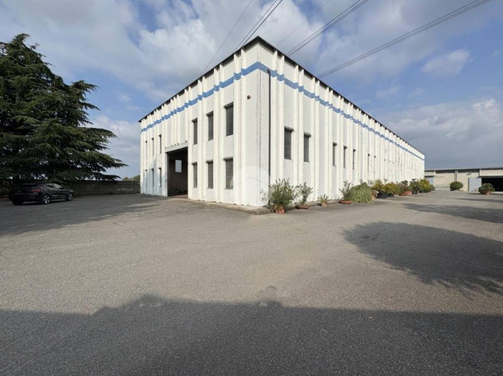 locale commerciale in vendita a Castrezzato