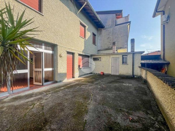 casa indipendente in vendita a Castrezzato