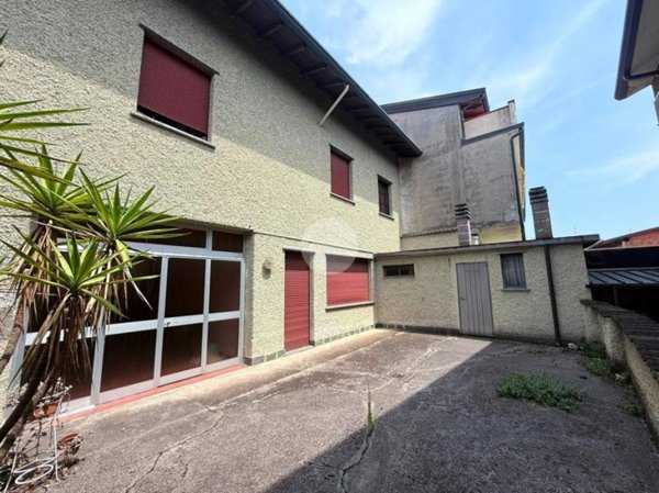 casa indipendente in vendita a Castrezzato in zona Bargnana