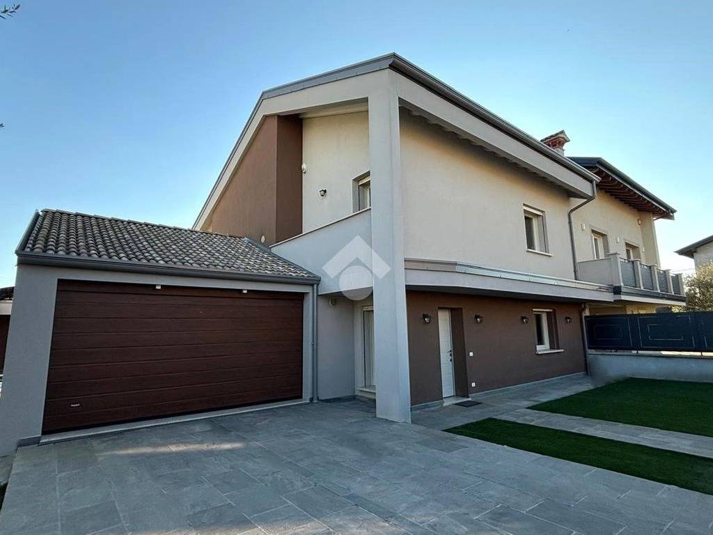 casa indipendente in vendita a Castrezzato