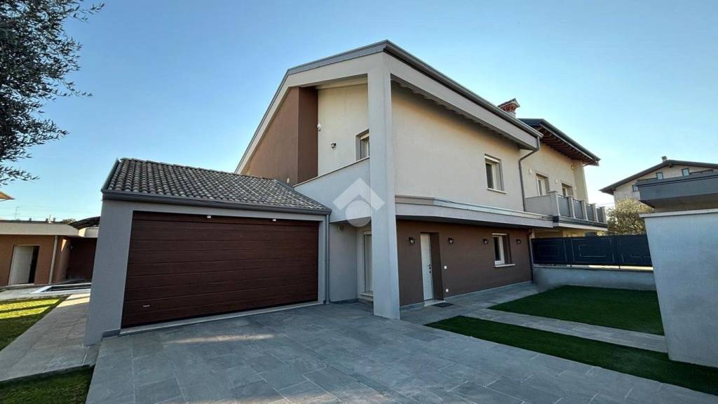 casa indipendente in vendita a Castrezzato