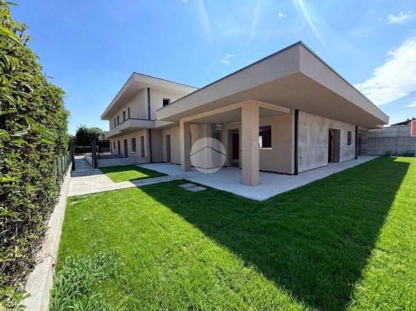 casa indipendente in vendita a Castrezzato in zona Bargnana