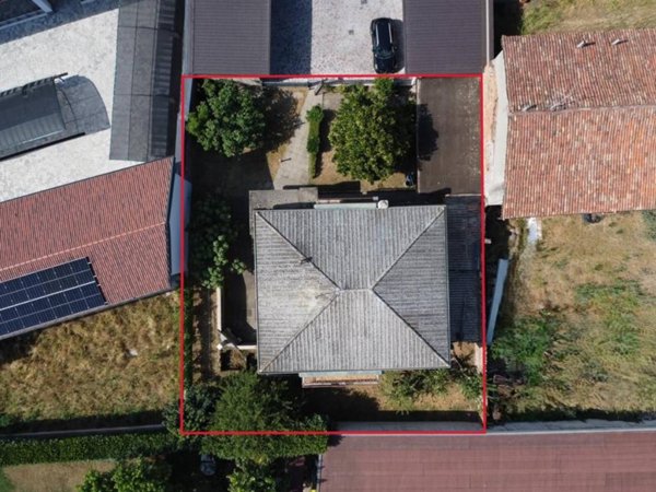 casa indipendente in vendita a Castrezzato in zona Bargnana