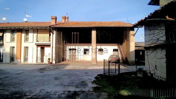 pentavano in vendita a Castrezzato in zona Bargnana