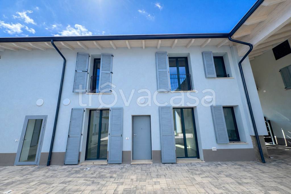 appartamento in vendita a Castrezzato in zona Bargnana