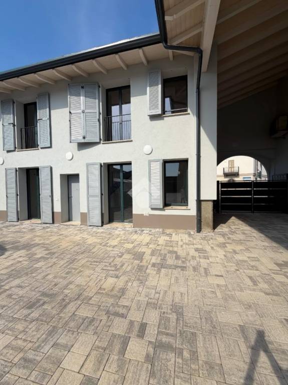 appartamento in vendita a Castrezzato in zona Bargnana