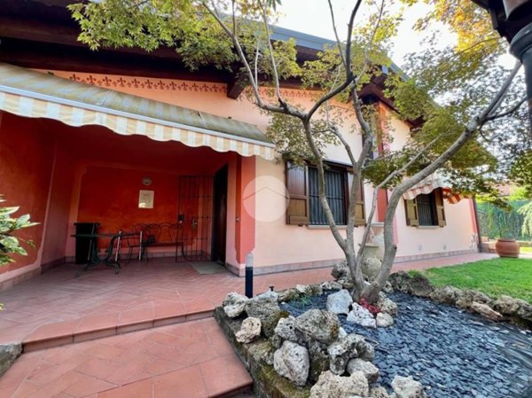 casa indipendente in vendita a Castrezzato in zona Bargnana