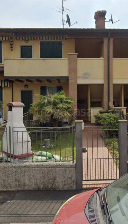 appartamento in vendita a Castrezzato in zona Bargnana