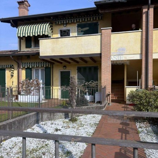 appartamento in vendita a Castrezzato in zona Bargnana