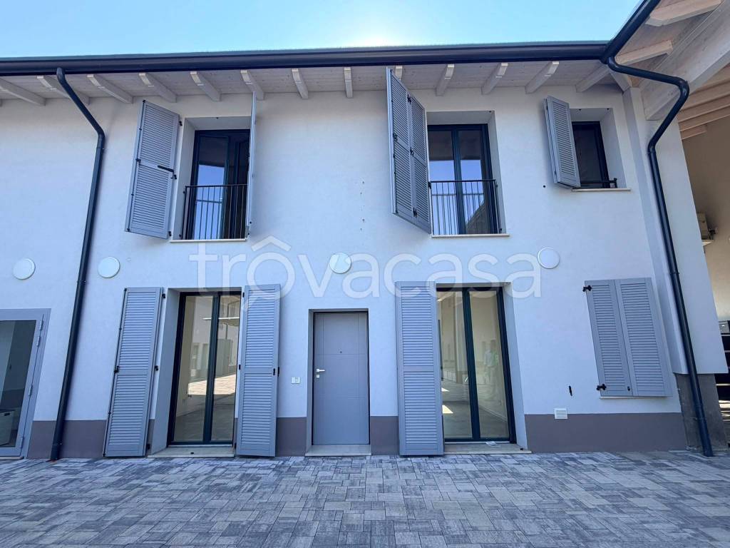 appartamento in vendita a Castrezzato in zona Bargnana