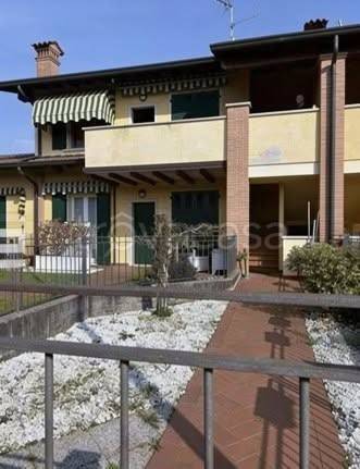 appartamento in vendita a Castrezzato in zona Bargnana