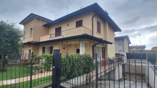 appartamento in vendita a Castrezzato in zona Bargnana