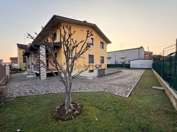 casa indipendente in vendita a Castrezzato in zona Bargnana