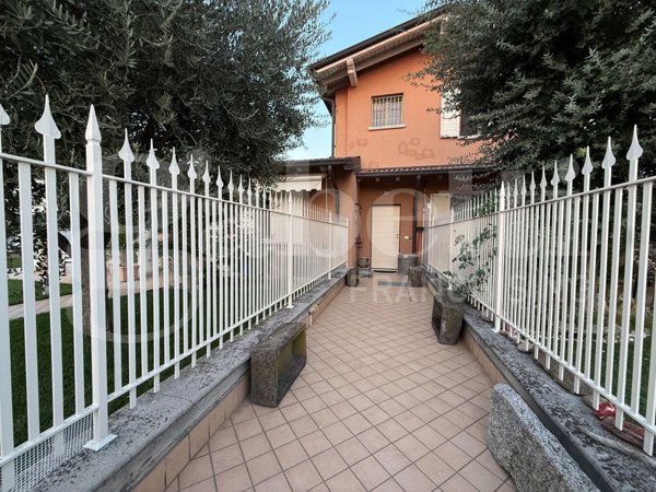 appartamento in vendita a Castrezzato in zona Bargnana