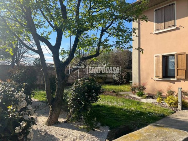 casa indipendente in vendita a Castrezzato in zona Bargnana